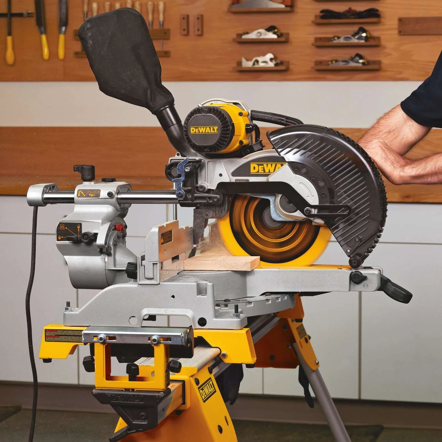 DeWalt Precision Trim 10 In. D X 5/8 In. Carbide Circular Saw Blade 60 Teeth 1 Pk 4 DeWalt Precision Trim 10 In. D X 5/8 In. Carbide Circular Saw Blade 60 Teeth 1 Pk - Image 4