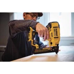 DeWalt 20V MAX XR 18 Ga. Cordless Tacker 20 V -Craftsman Shop 5da055c6 ff1a 47d1 954f ee9997b784e9