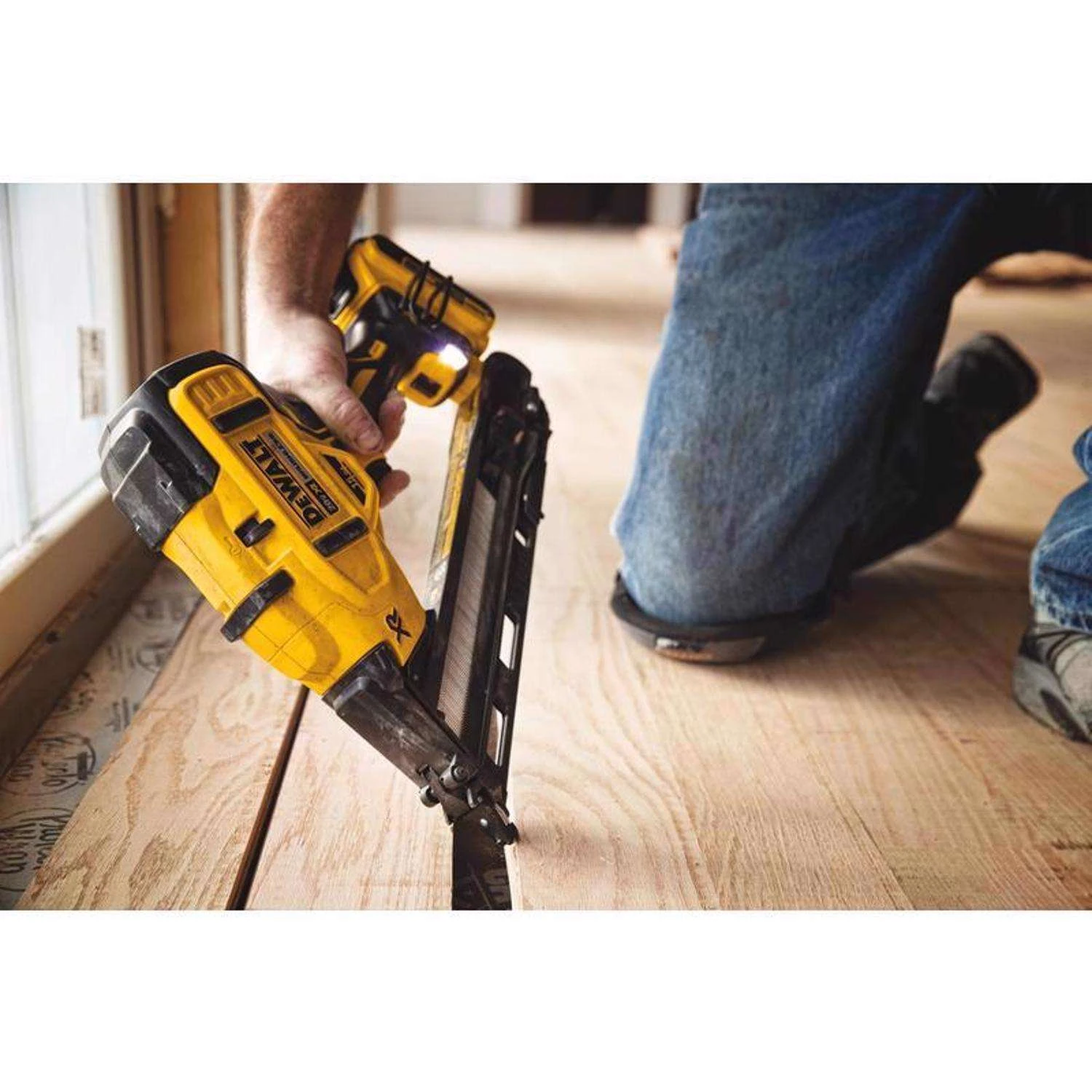 DeWalt 20V Max XR 15 Ga. Cordless Nailer 20 V 7 DeWalt 20V Max XR 15 Ga. Cordless Nailer 20 V - Image 7